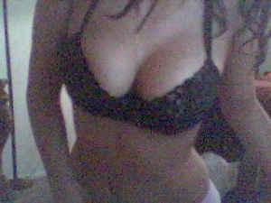 Sexyyy Middle Eastern Female...Looking to have fun...Females Only - 19 (Hollywood/Van Nuys/Glendale)