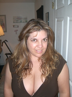 BUSTY BRUNETTE FOR OUTCALL (WEST HILLS AND BEYOND)